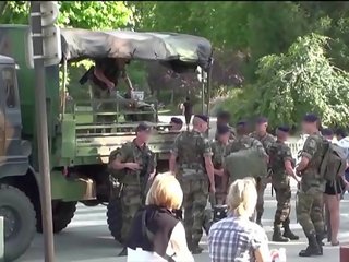 Eiffel tower ekstremno javno umazano video trojček v paris france