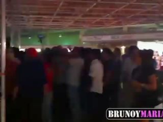 Asi ラス montamos gordas follando エン publico brunoymaria a saco