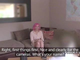 Pink haired brit göte sikişmek jaýirmak in kino düşmek